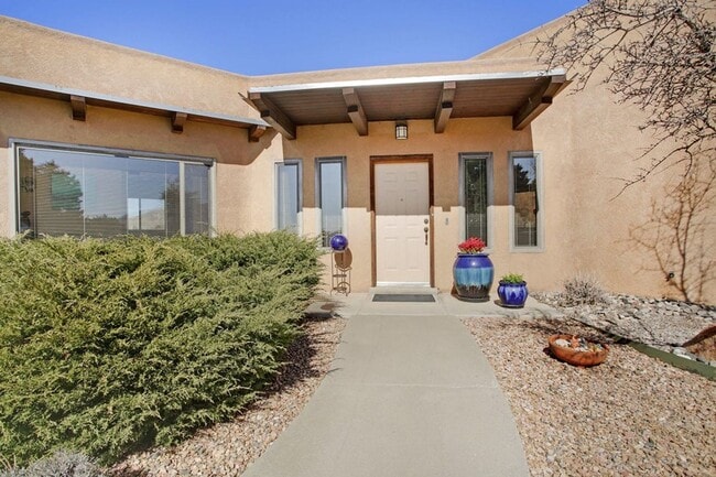Building Photo - 3 Bedroom, 2 Bathroom Home in North Albuqu...