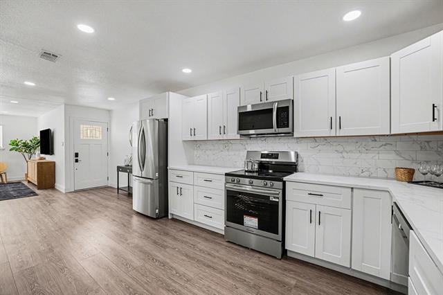 Building Photo - 716 E Pecan St