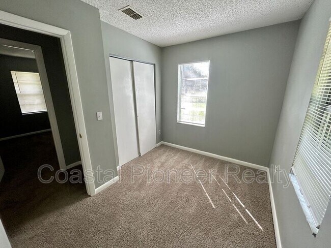 Building Photo - 2507 Lenna Ave