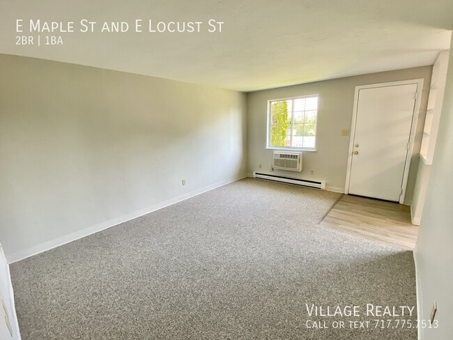 Building Photo - Remodeled 2-Bed with eat-in kitchen! Conve...