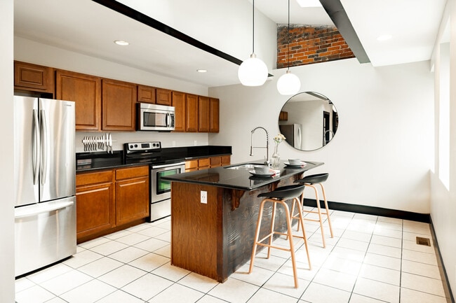 Building Photo - 1304 Broadway-SI ID1056031P