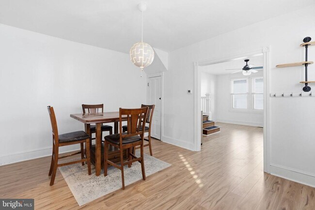 Building Photo - 211 E Poplar St