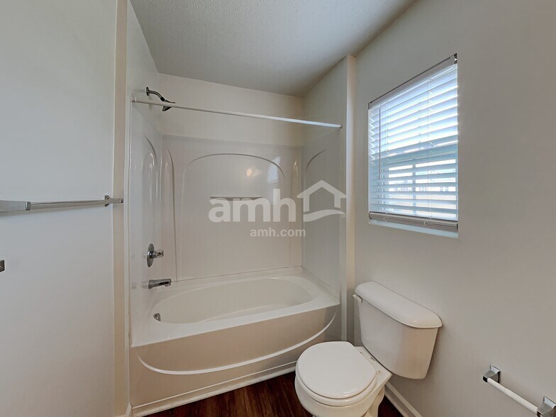 Building Photo - 417 Magna Dr