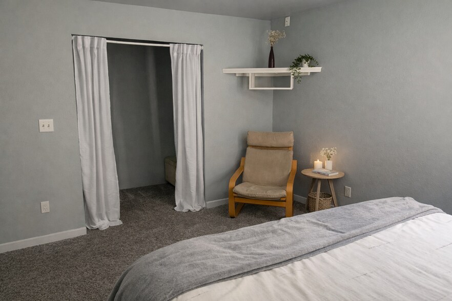 Building Photo - 2327 Lexington Ave