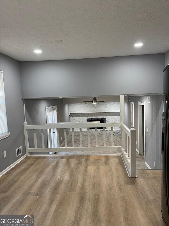 Building Photo - 235 Deerfield Dr