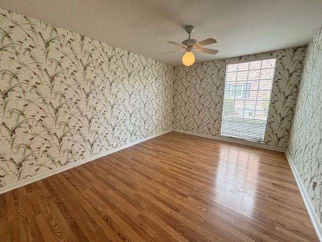 Building Photo - 2 bedroom 2 bath Condo at Carriage Hill