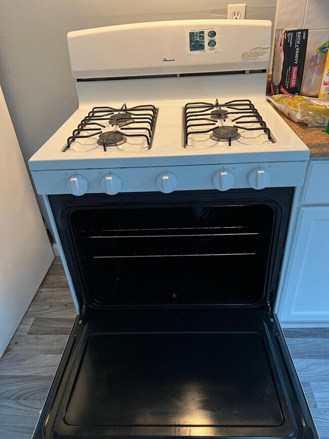 Building Photo - Gorgeous THREE bedroom home with one bath, AVAILABLE NOW!  Passed all inspections!  Gated back ya...