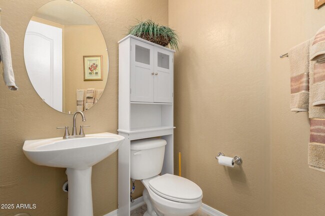 Building Photo - 6820 S 42nd Ln