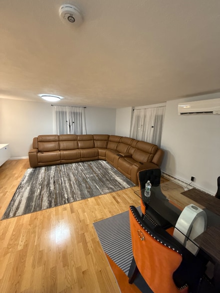 Building Photo - 23-55 Staffordshire Ln