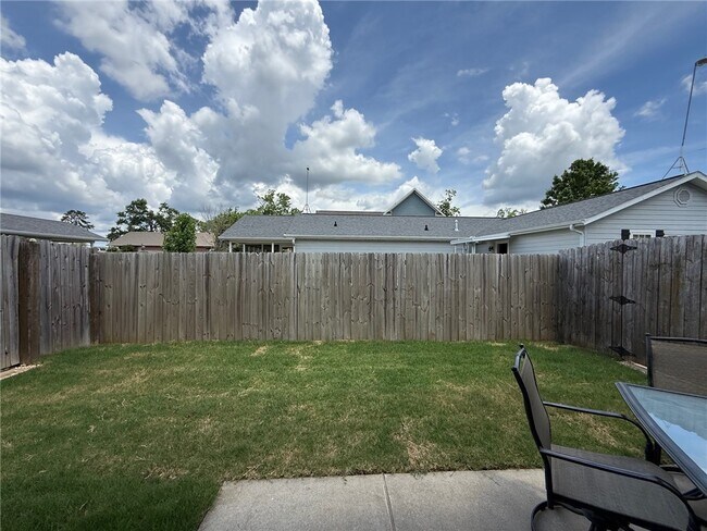 Building Photo - 608 SW 5th St