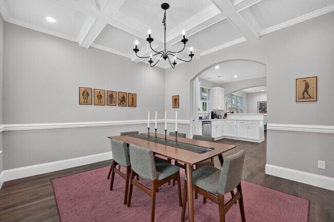 Building Photo - 706 W 44th St
