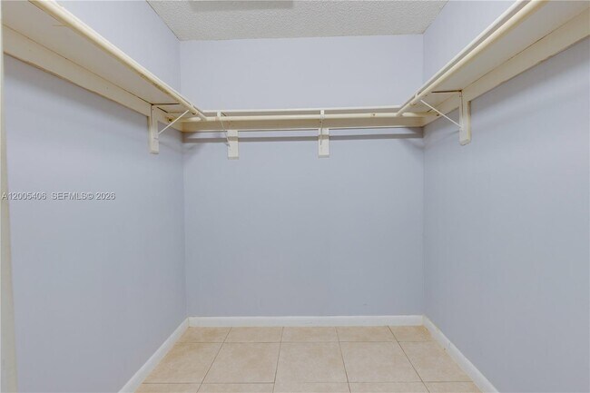 Building Photo - 8390 N Missionwood Cir