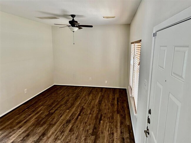 Building Photo - 3910 Mossy Pl Ln