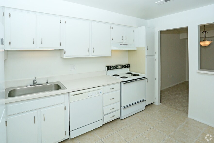 Willow Tree Apartments 22266 Civic Center Dr Southfield MI 48033 Apartment Finder