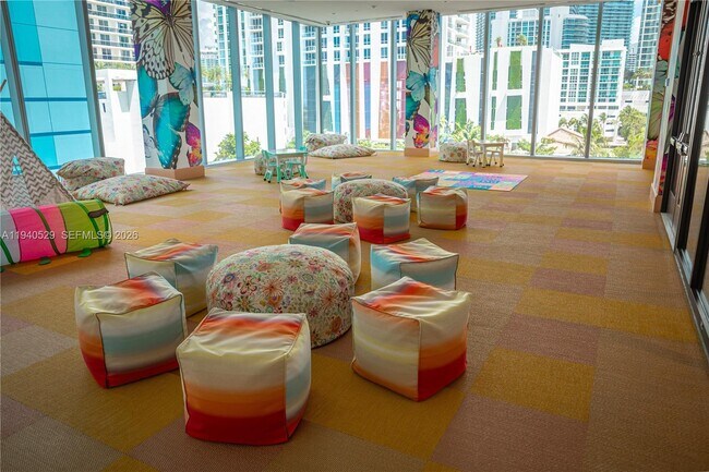 Building Photo - 700 NE 26th Terrace