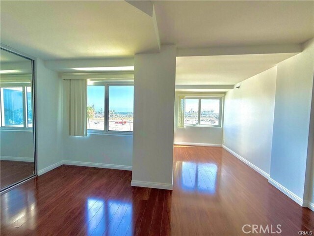 Building Photo - 525 E Seaside Way
