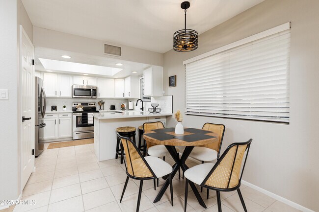 Building Photo - 12222 N Paradise Village Pkwy W