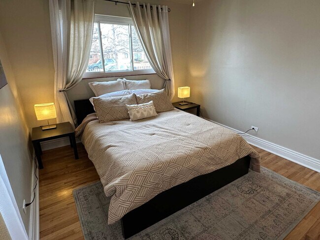 Building Photo - 2933 Ivanhoe St