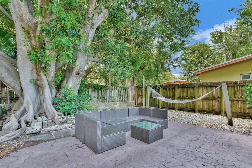 Building Photo - 201 SE 23rd St