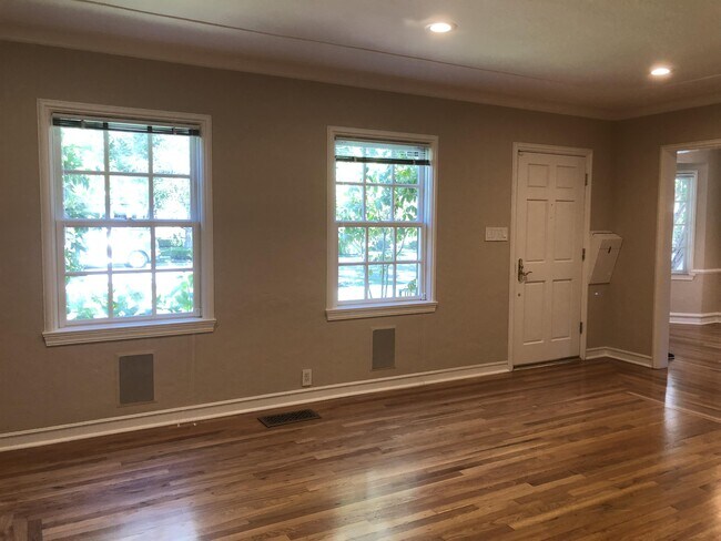 Building Photo - 1051 Cherry Ave