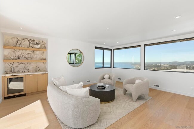 Building Photo - 2082 Via Casa Alta