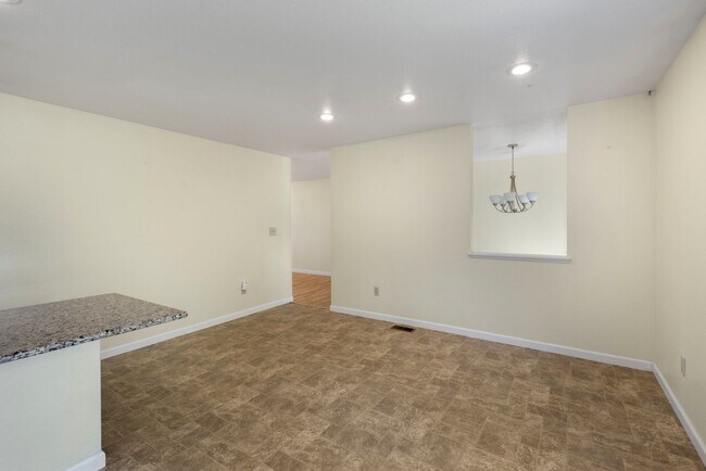 Building Photo - 4bd/2.5ba Kirkland Home