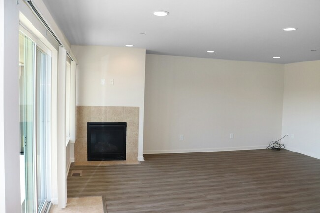 Building Photo - 55 Marinero Cir