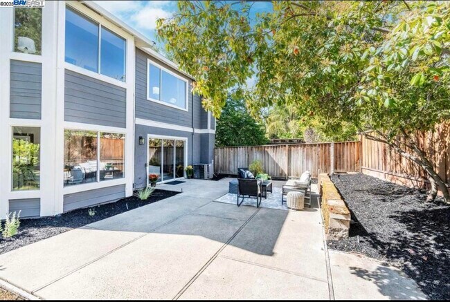 Building Photo - 5 Stuart Pl