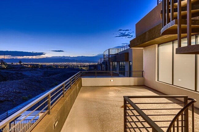 Building Photo - 917 Vegas View Dr