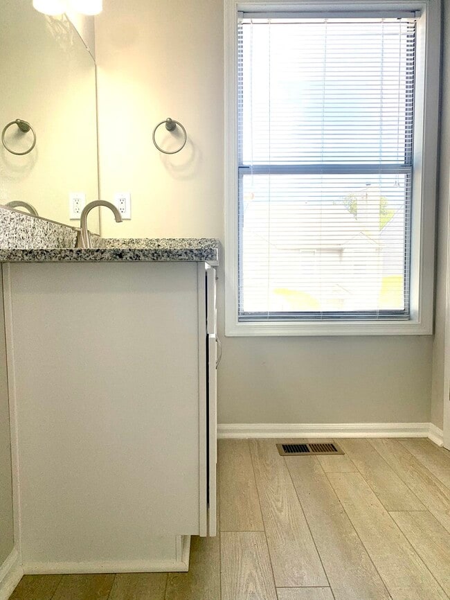 Building Photo - 3-Bedroom Townhome for Rent - Hampton, VA