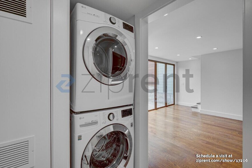 Building Photo - 537 Moultrie St