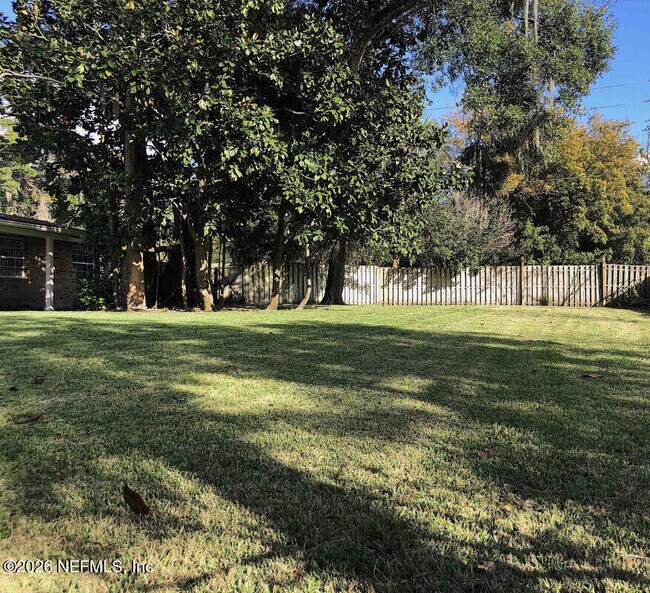 Building Photo - 2 Fairway Rd