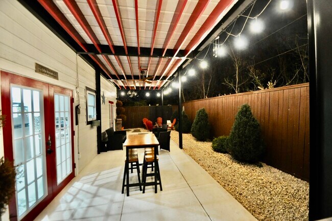 Building Photo - 3330 Beran Dr