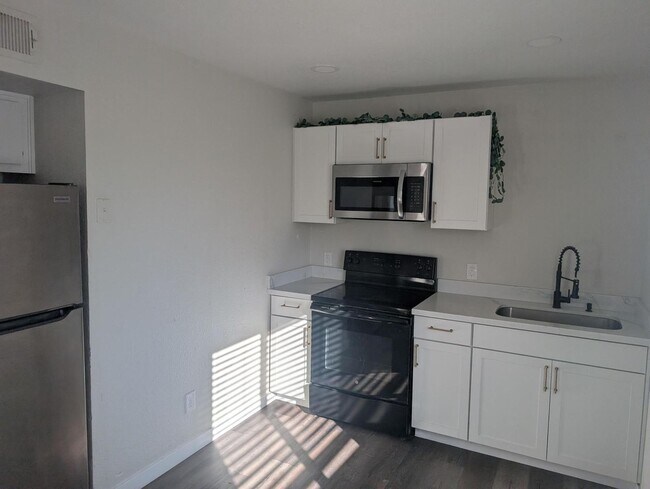 Building Photo - 7160 N 53rd Ave