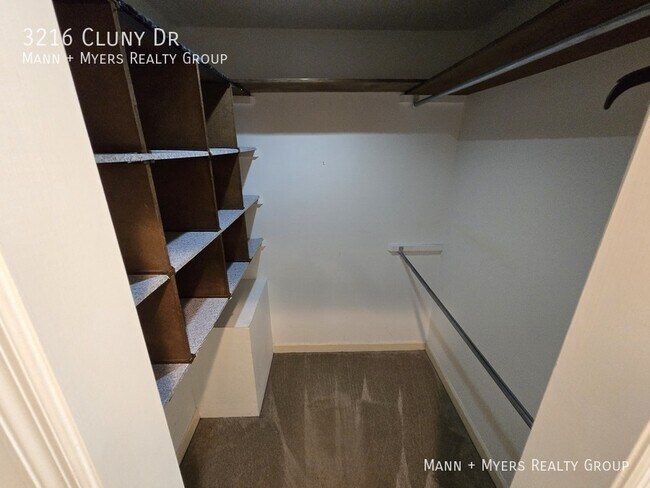 Building Photo - 3216 Cluny Dr