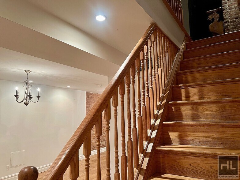 Building Photo - 6BR 3BA Historic Limestone Duplex In Crown...