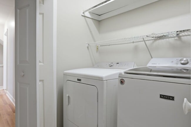 Building Photo - LOVELY 4 BEDROOM HOME IN MONACAN HILLS