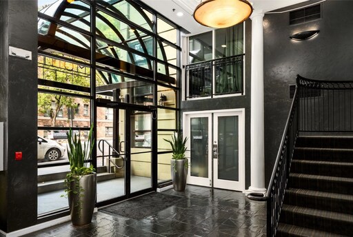 Building Photo - Beautiful convertible studio condo w/garage space included in desirable Belltown! AVAILABLE NOW!