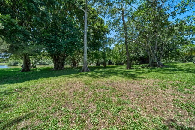Building Photo - 1527 S Club Dr