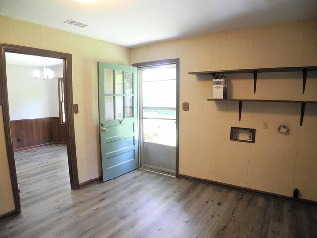 Building Photo - 108 Montague Rd