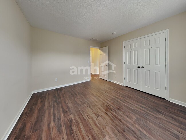 Building Photo - 1308 Silver Dr