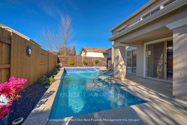 Building Photo - Fantastic - one of a kind 5 bdrm 4 bth home with pool