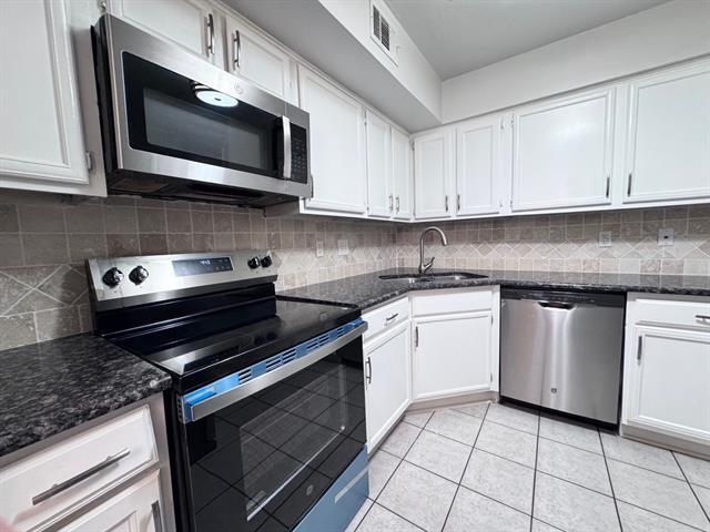 Building Photo - 15151 Berry Trail