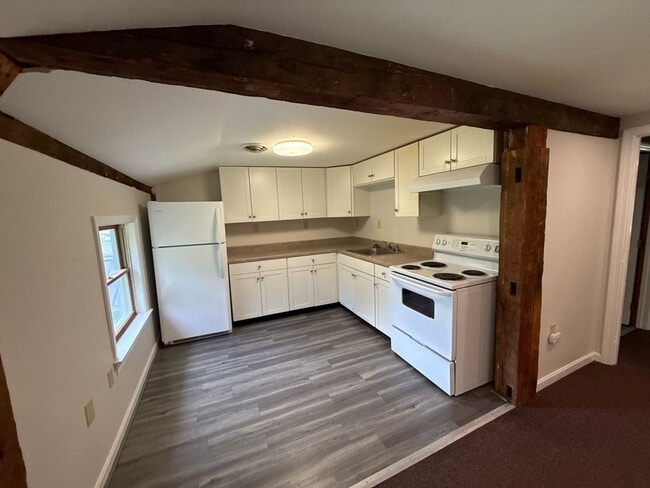 Building Photo - Updated 2BR Apartment | Electric Included | Easy Route 16 Commute