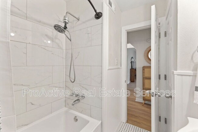 Building Photo - 2800 Keller Ave