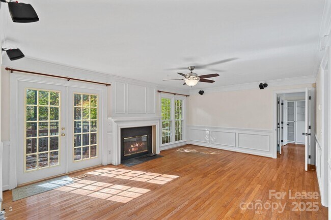 Building Photo - 7117 Kinsmore Ln