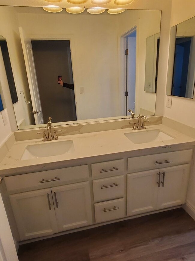 Building Photo - 4 Bedroom home in Elk Grove