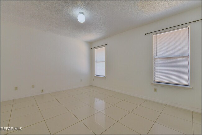 Building Photo - 695 Bluff Canyon Cir