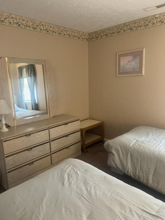 Building Photo - 549 White River Dr