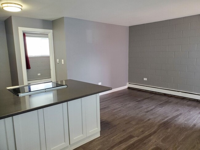 Building Photo - 341 N Garfield Ave